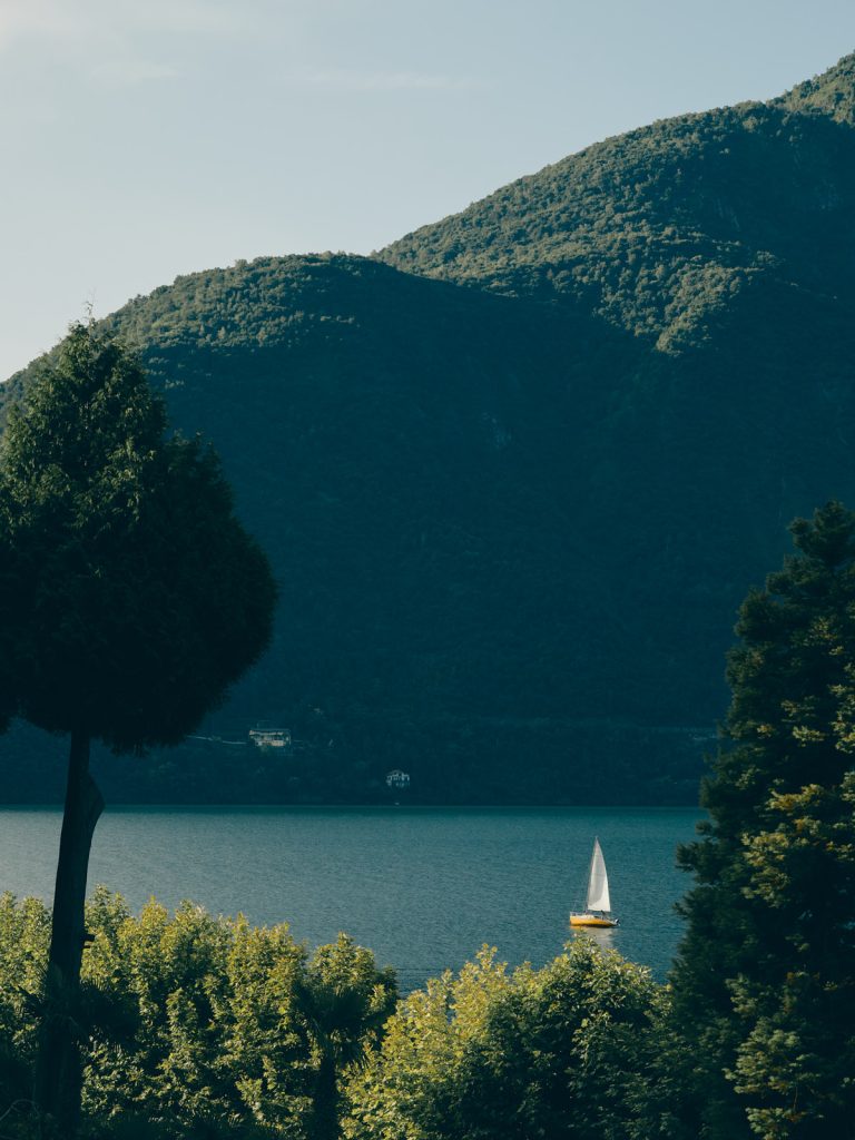 Boat of Como 01